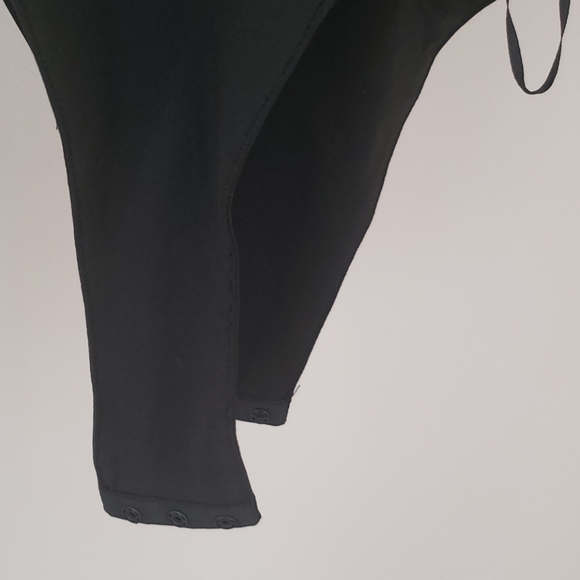 SALE 🤍 XS Deep V Glamorous Bodysuit - Picture 5 of 6